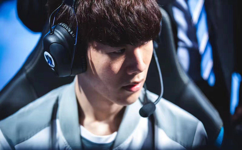 伴随左右 伴随左右